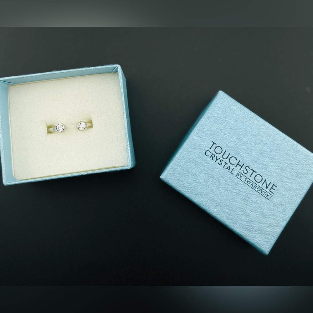 Open Mind Ring
Touchstone Crystal by Swarovski